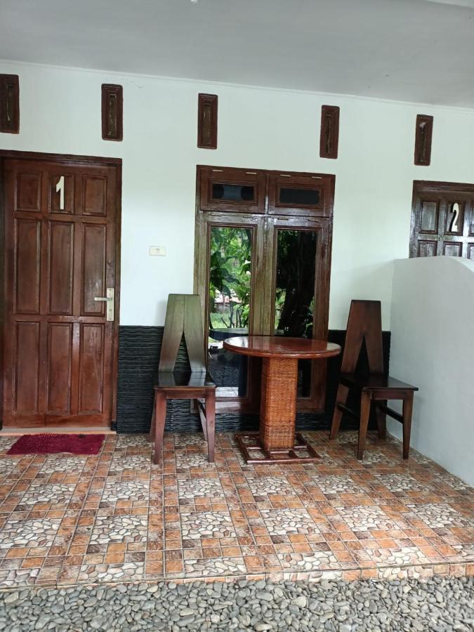 Brown Bamboo Guest House & Trekking Букит-Лаванг Экстерьер фото