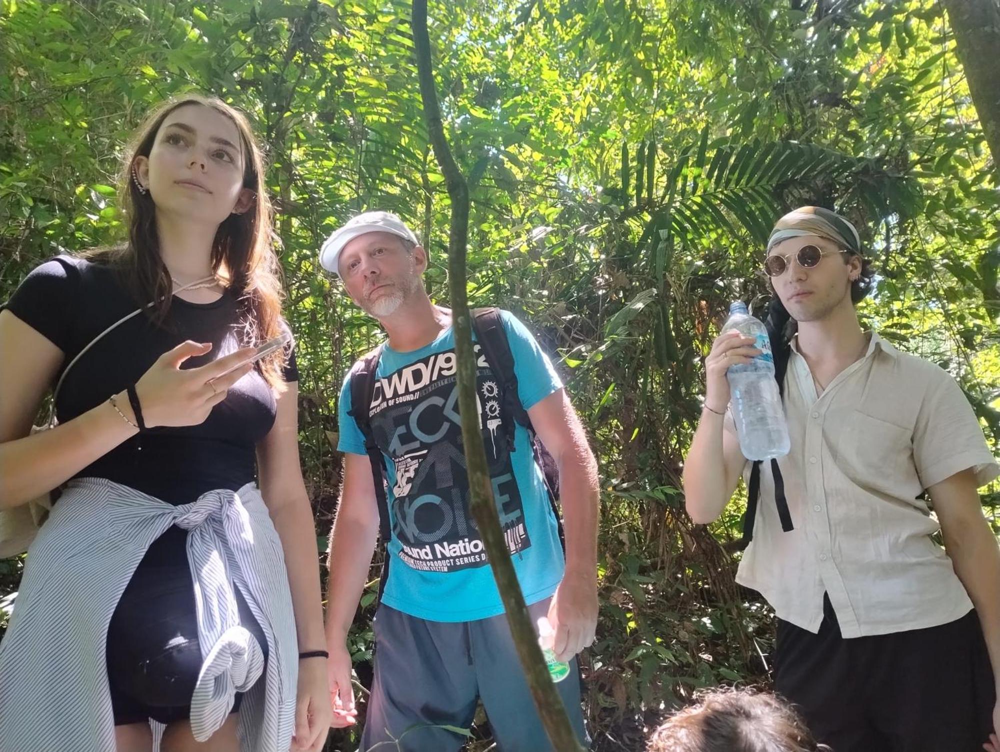 Brown Bamboo Guest House & Trekking Букит-Лаванг Экстерьер фото